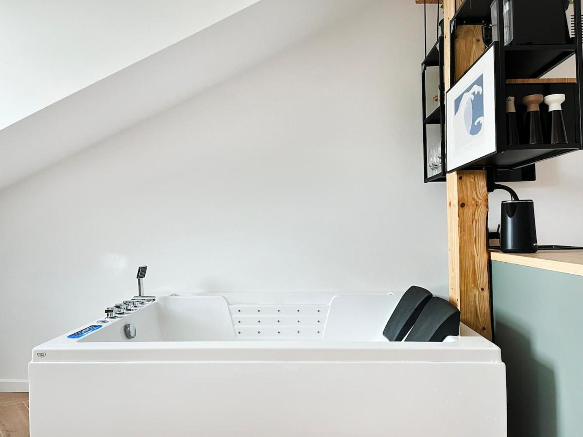 Premium Jacuzzi With Air Conditioning, Main Square Cracow Apartament *