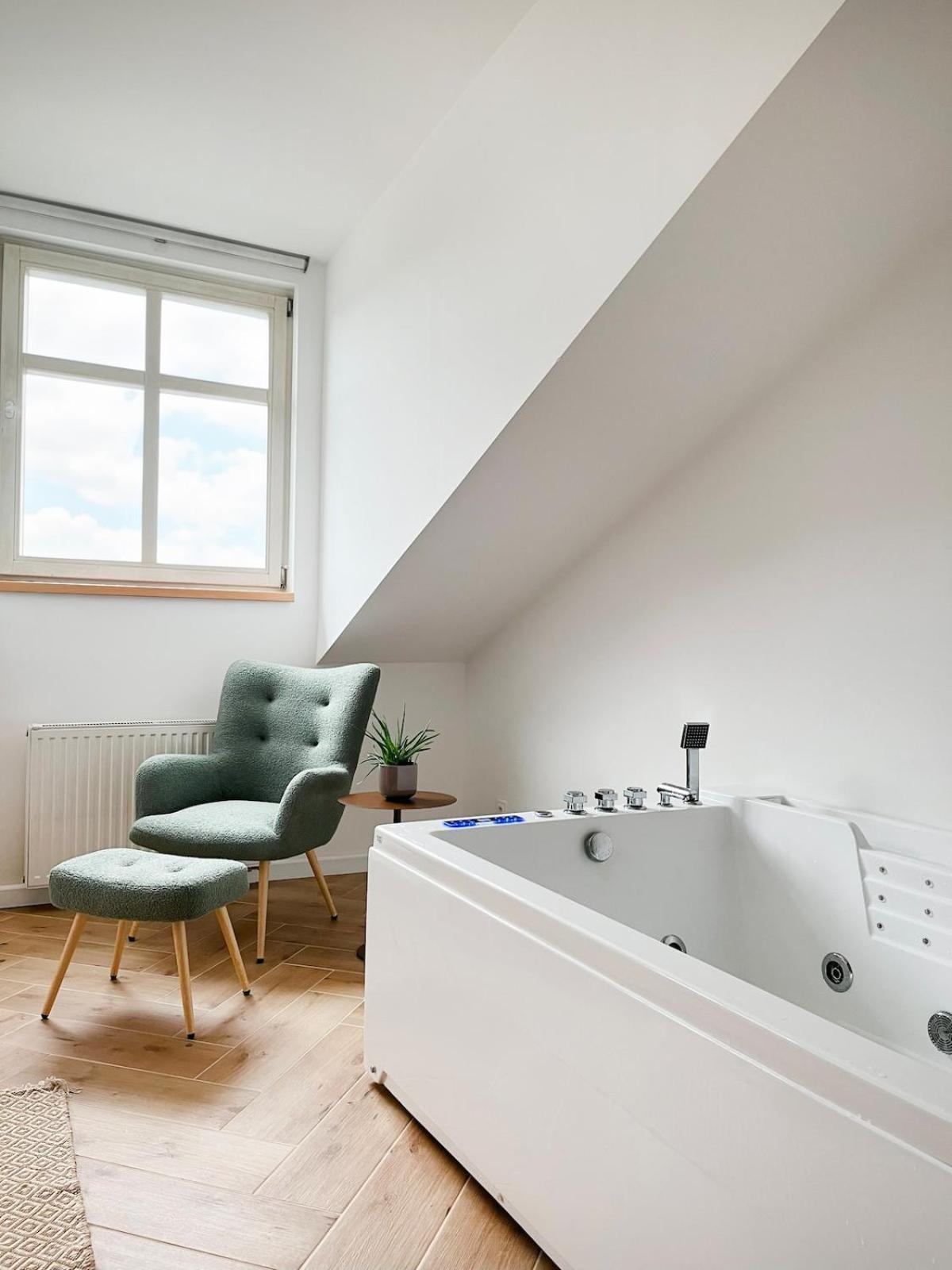 Premium Jacuzzi With Air Conditioning, Main Square Cracow Apartament *